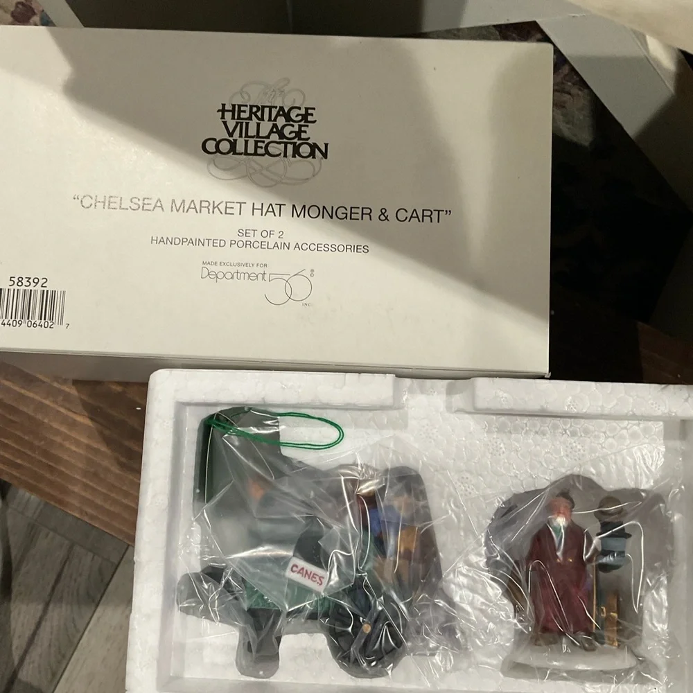 Chelsea market hat monger‎ dept 56 Holiday Figurine Set with Cart and Vendor